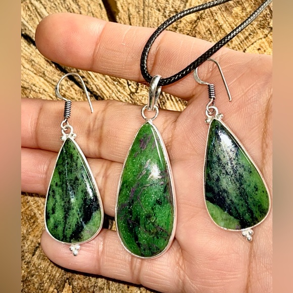 Ruby Zoisite Pendant & Earrings - Picture 9 of 13
